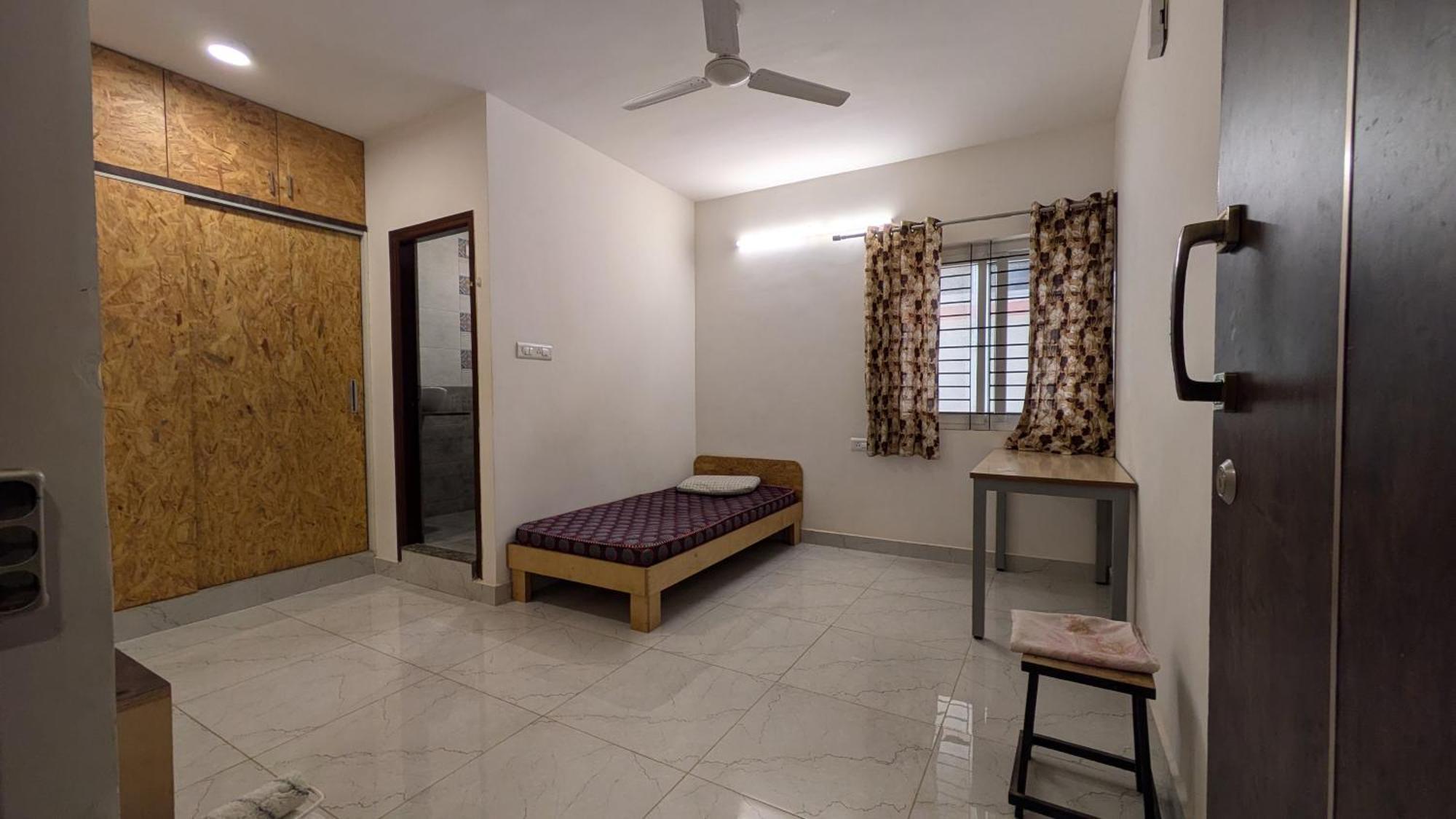 Ashraya Hostel Бангалор Екстериор снимка